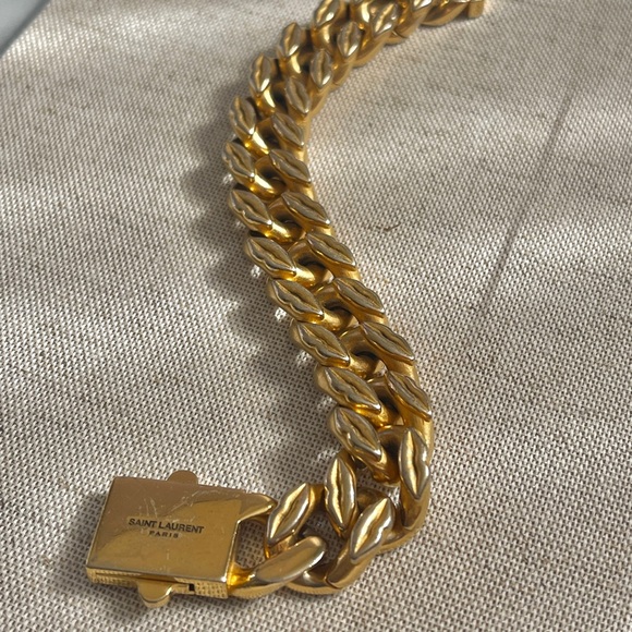 Saint Laurent Gold Kiss Lips Curb Chain Bracelet - Picture 4 of 15